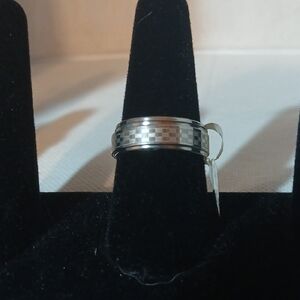 Silver Checkered Ring Spinner